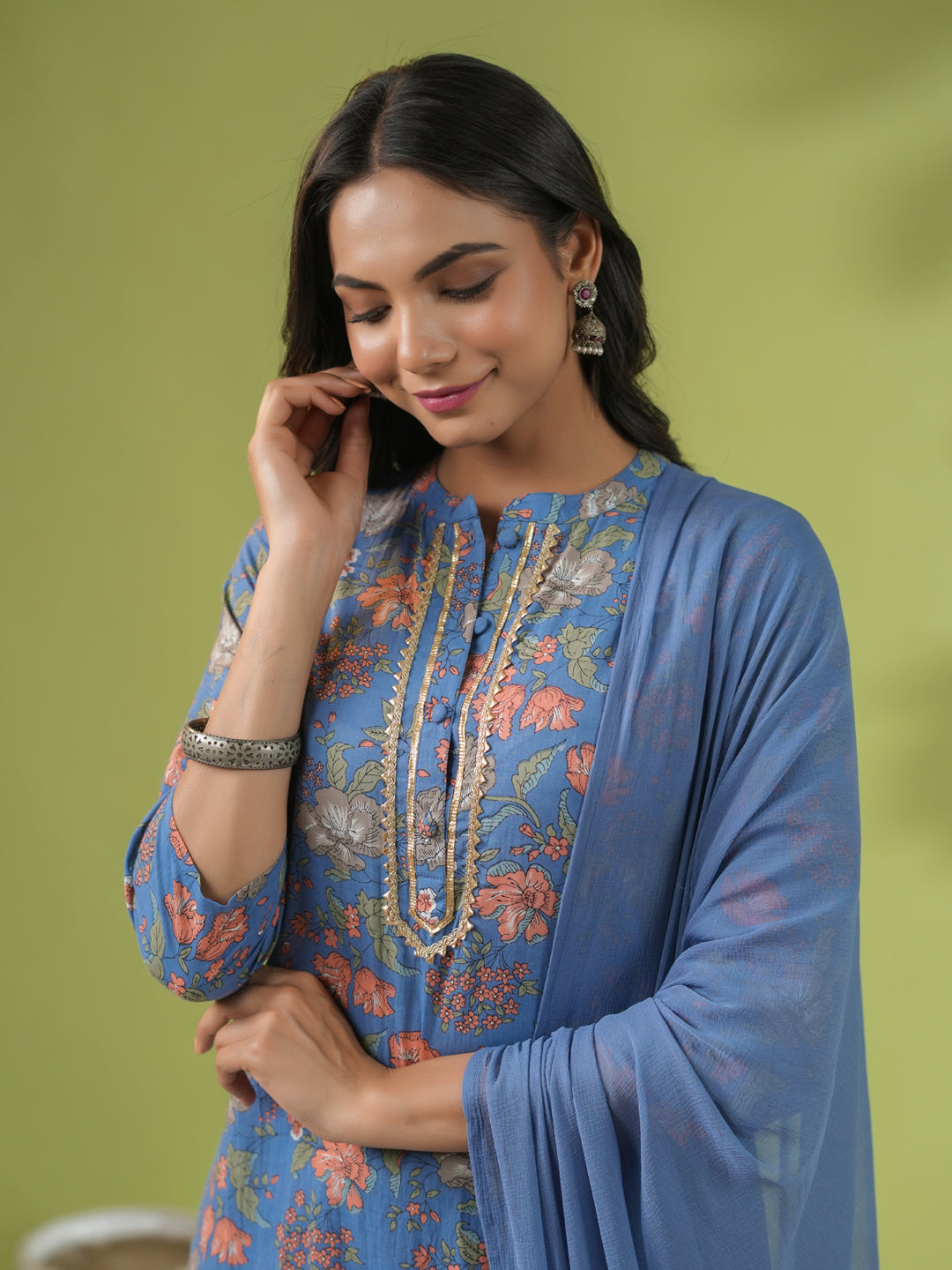 Janasya Straight Cambric Blue Floral Band Collar Kurta Set | Swadesiicart