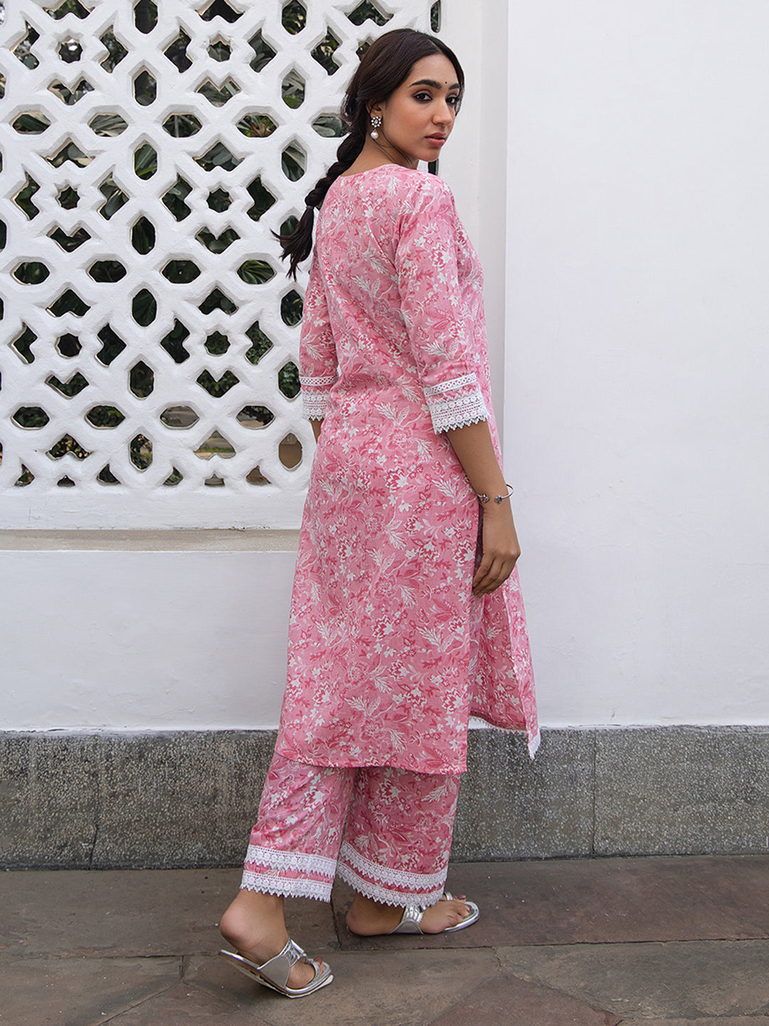 Janasya Regular Cambric Pink Floral V-Neck Kurta Set | Swadesiicart