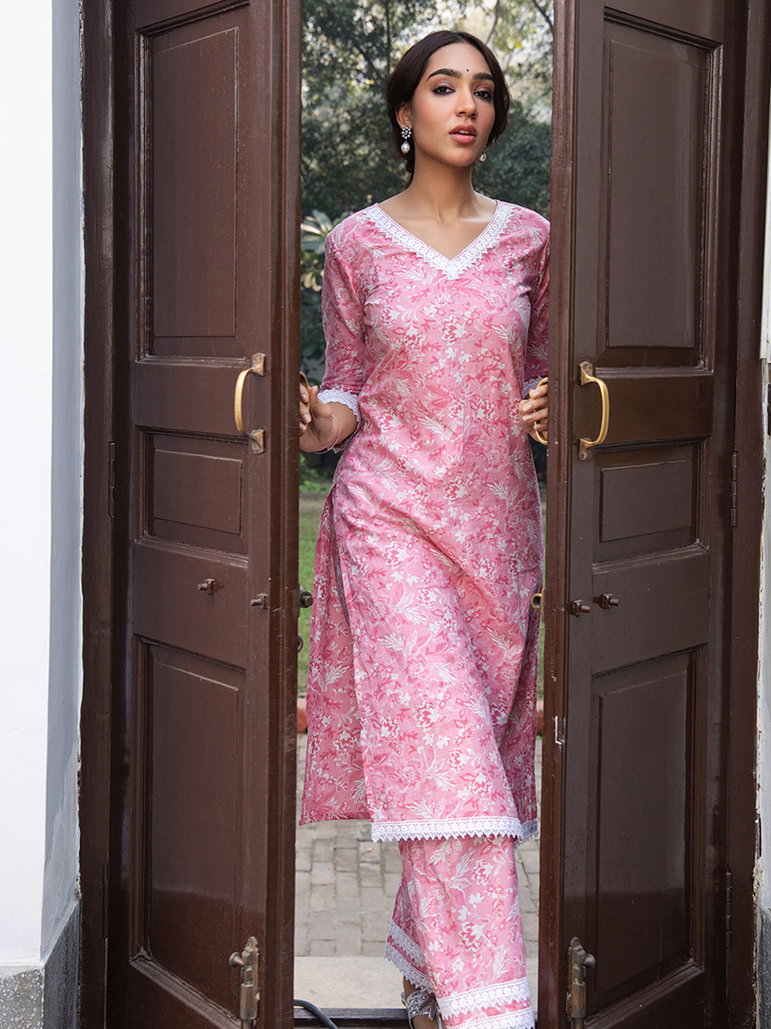 Janasya Pink Cambric Floral Kurta Set | Swadesiicart