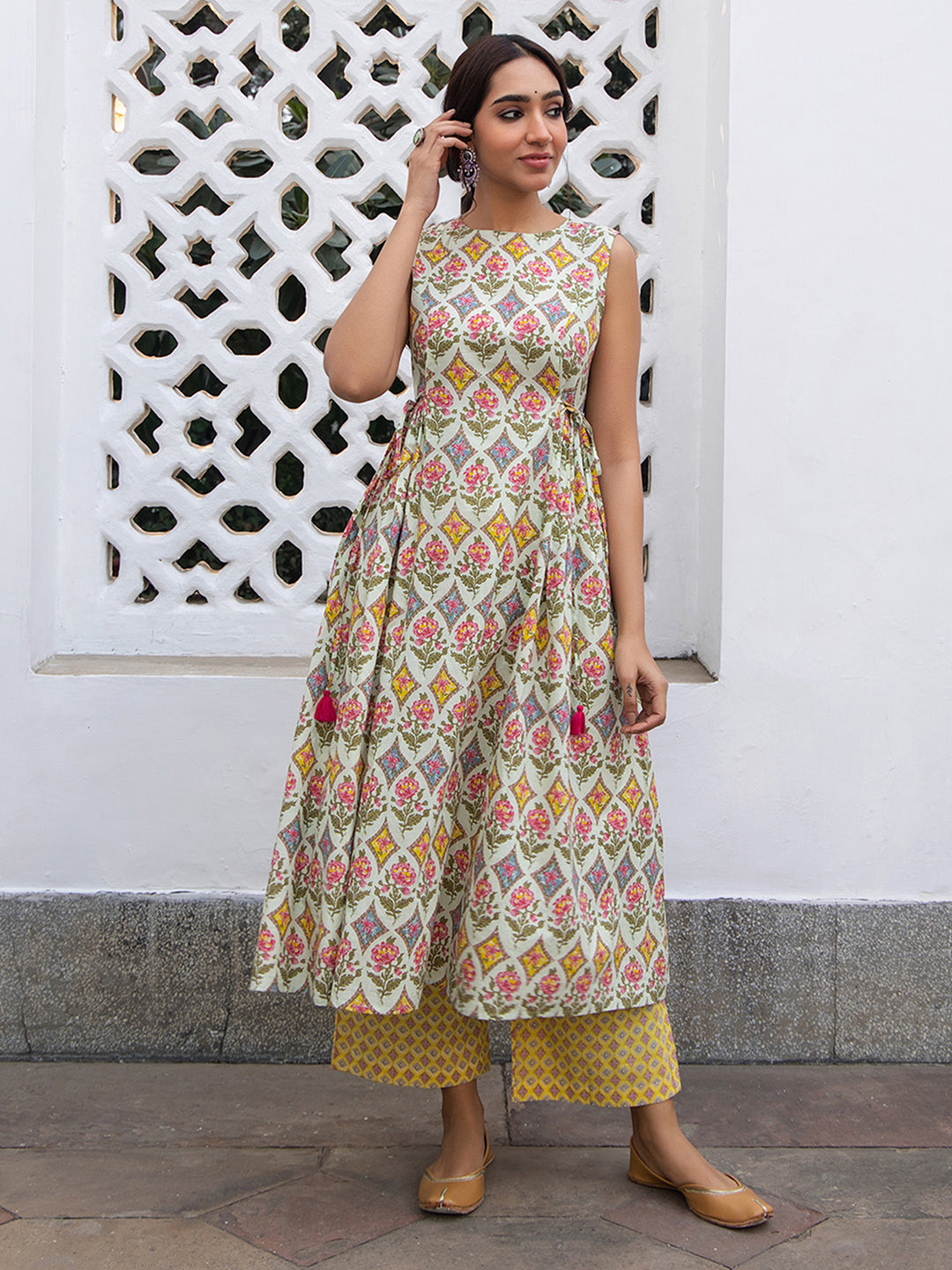 Janasya Light Green Cambric Ethnic Motifs Kurta & Bottom | Swadesiicart