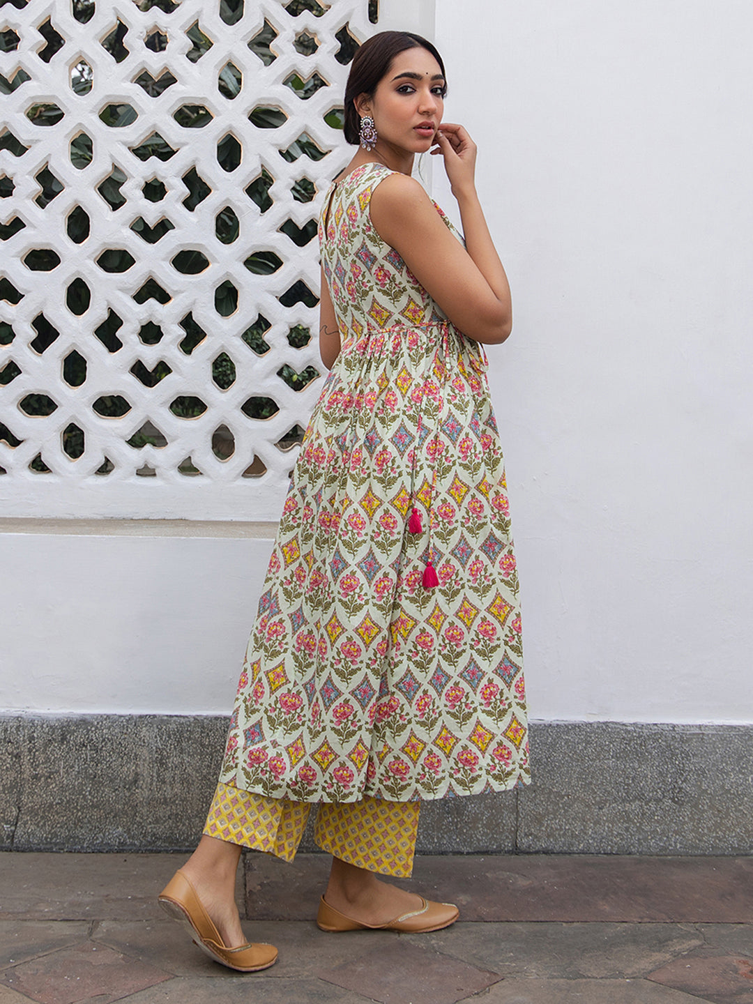 Janasya Light Green Cambric Ethnic Motifs Kurta & Bottom | Swadesiicart