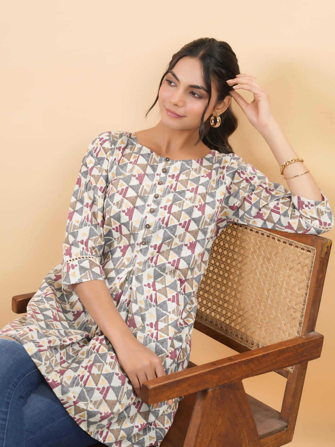 Janasya Regular Cambric Off White Gemometric Round Neck Tunic | Swadesiicart