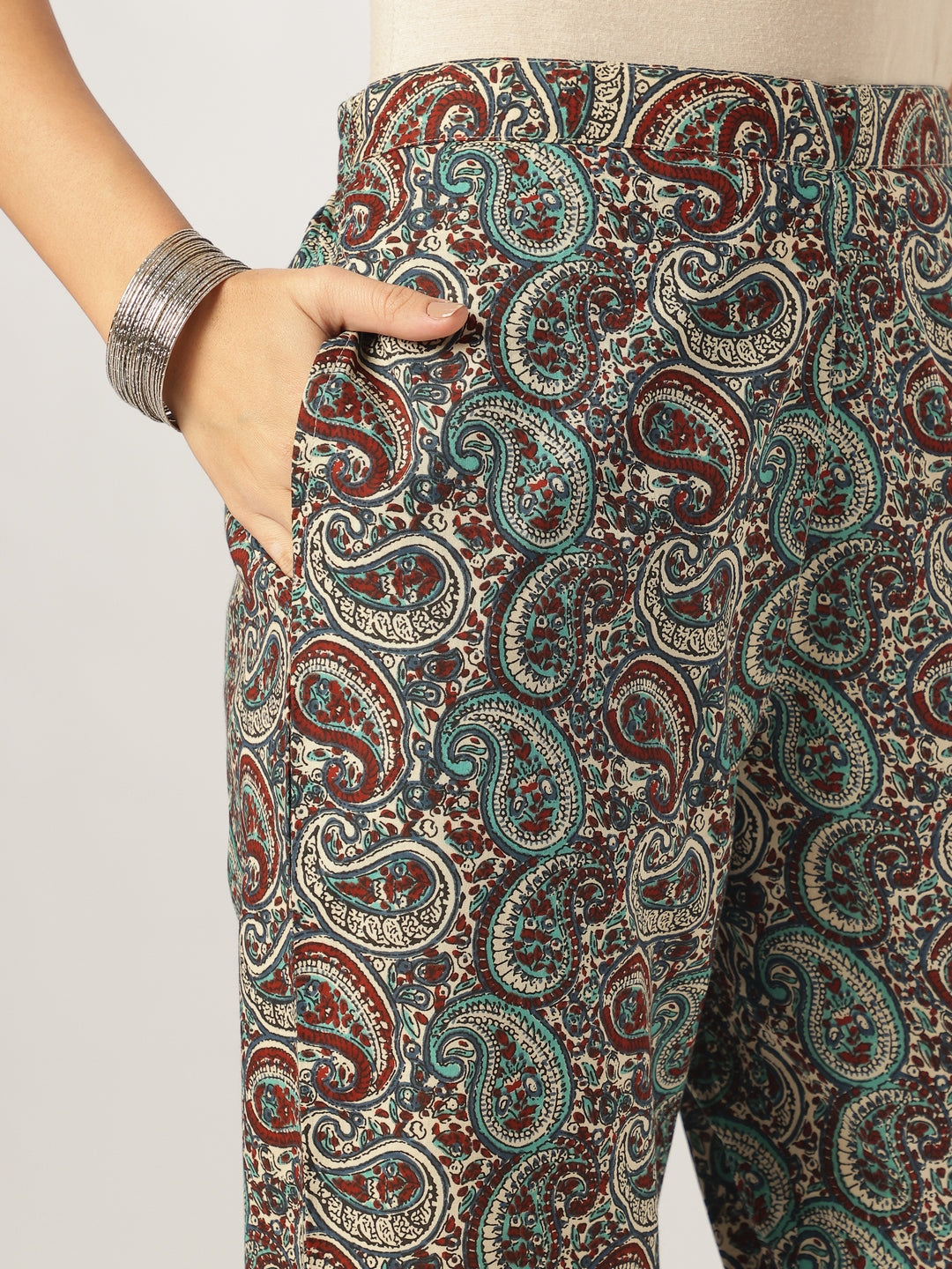 Janasya Dark Cotton Ethnic Motifs Straight Kurta Set | Swadesiicart