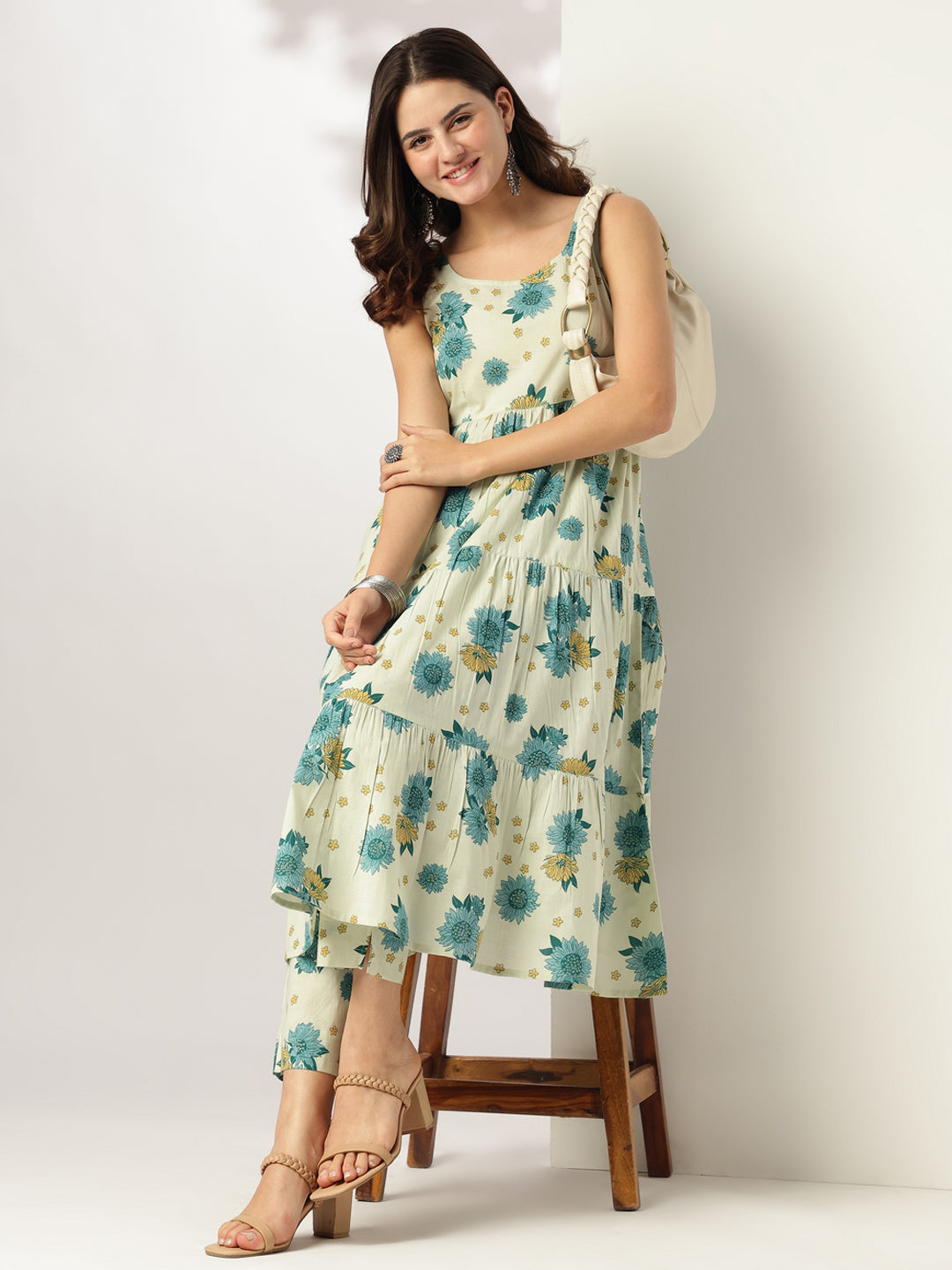 Janasya Light Cotton Floral Tiered Kurta Set | Swadesiicart