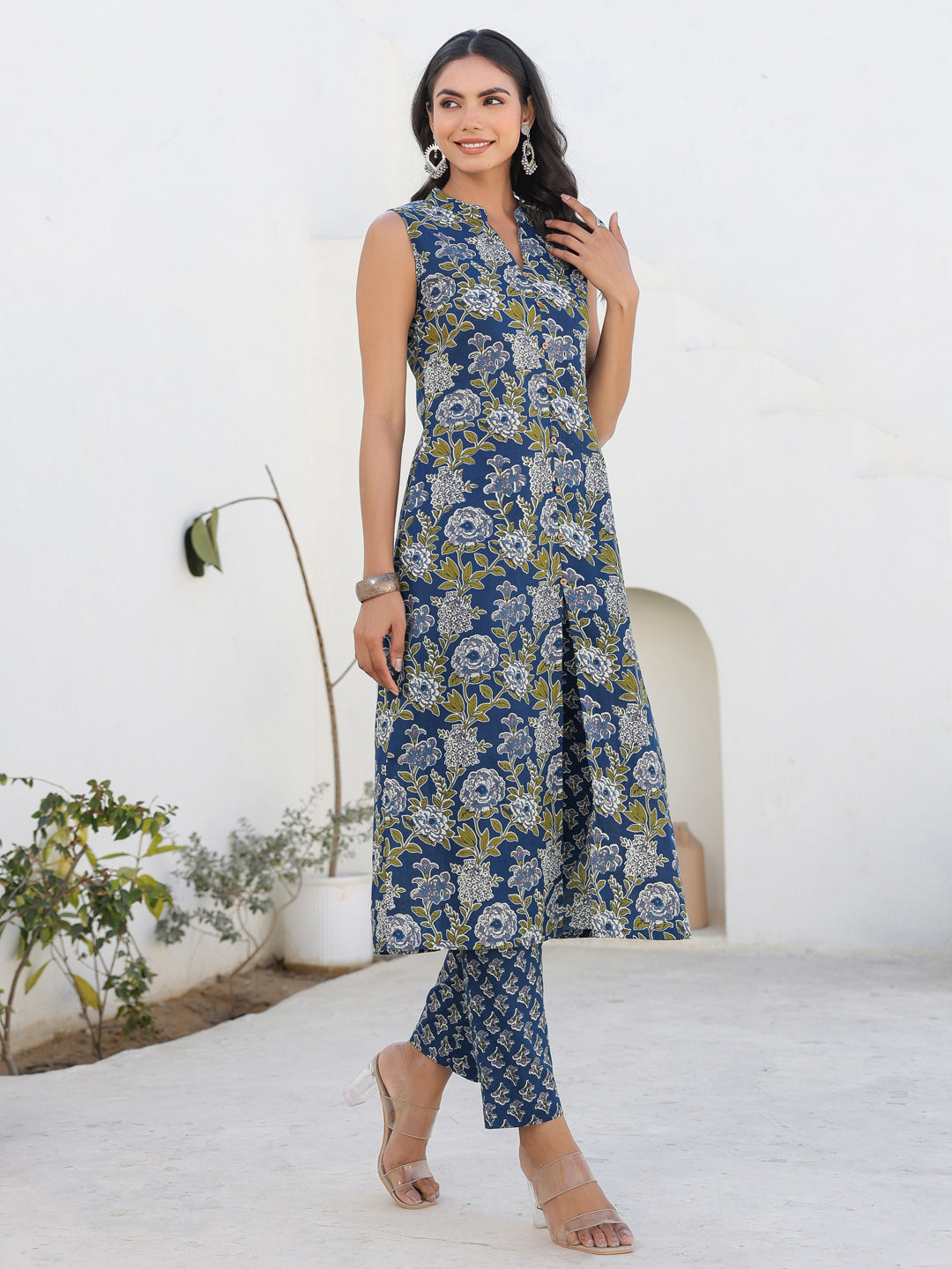 Janasya Dark Cotton Floral A-Line Kurta Set | Swadesiicart