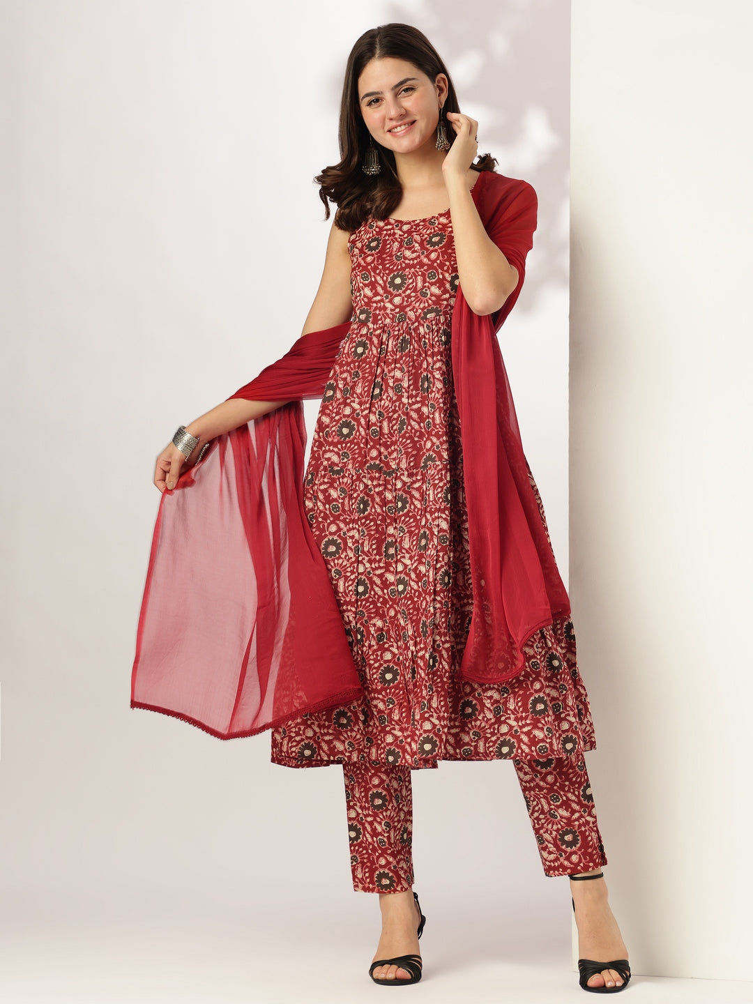 Janasya Dark Cotton Floral Tiered Kurta Set | Swadesiicart