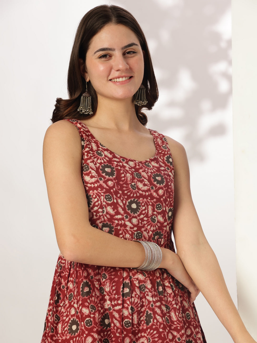 Janasya Dark Cotton Floral Tiered Kurta Set | Swadesiicart