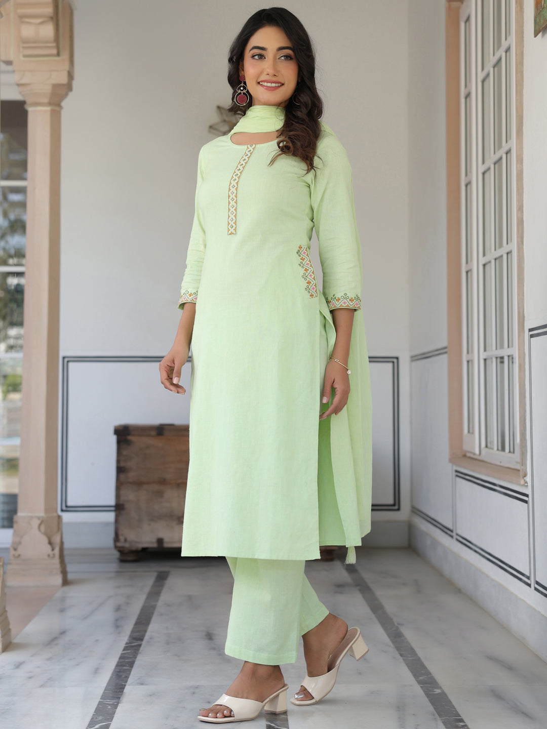 Janasya Light Cotton Self Design Straight Kurta Set | Swadesiicart