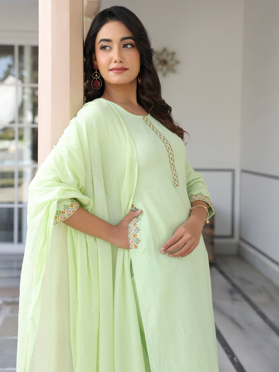 Janasya Light Cotton Self Design Straight Kurta Set | Swadesiicart