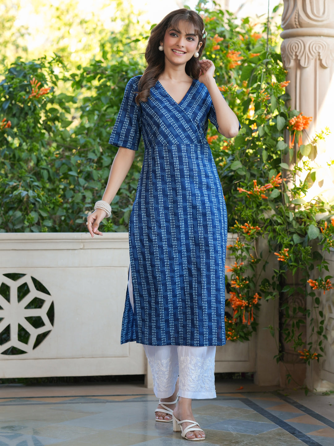 Janasya Dark Cotton Geometric Straight Kurta - Swadesiicart