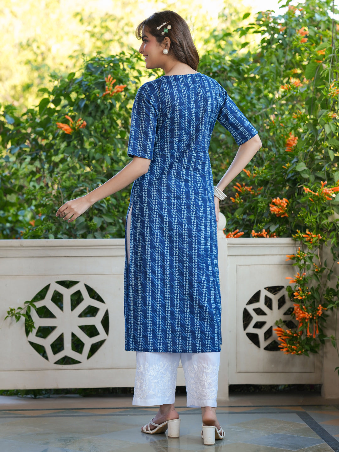 Janasya Dark Cotton Geometric Straight Kurta - Swadesiicart