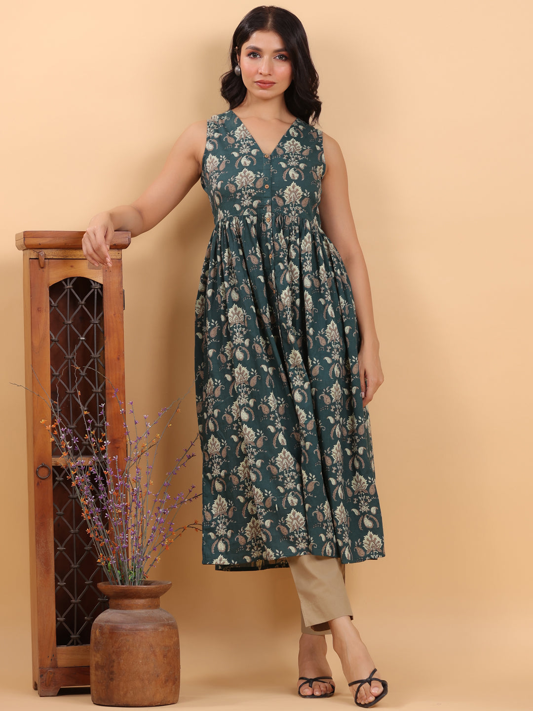 Janasya Dark Green Cambric Ethnic Motifs Kurta - Swadesiicart