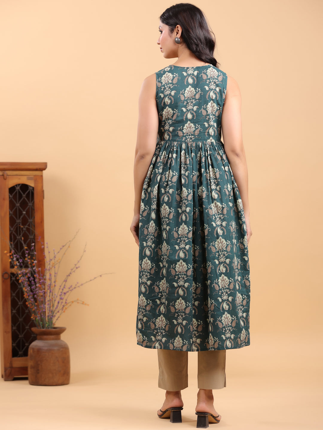 Janasya Dark Green Cambric Ethnic Motifs Kurta - Swadesiicart