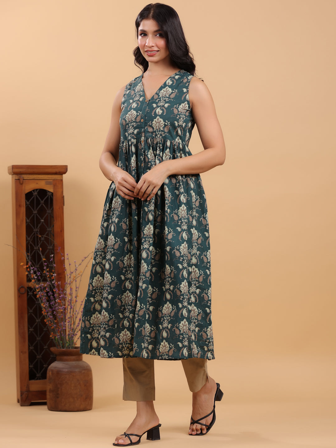 Janasya Dark Green Cambric Ethnic Motifs Kurta - Swadesiicart