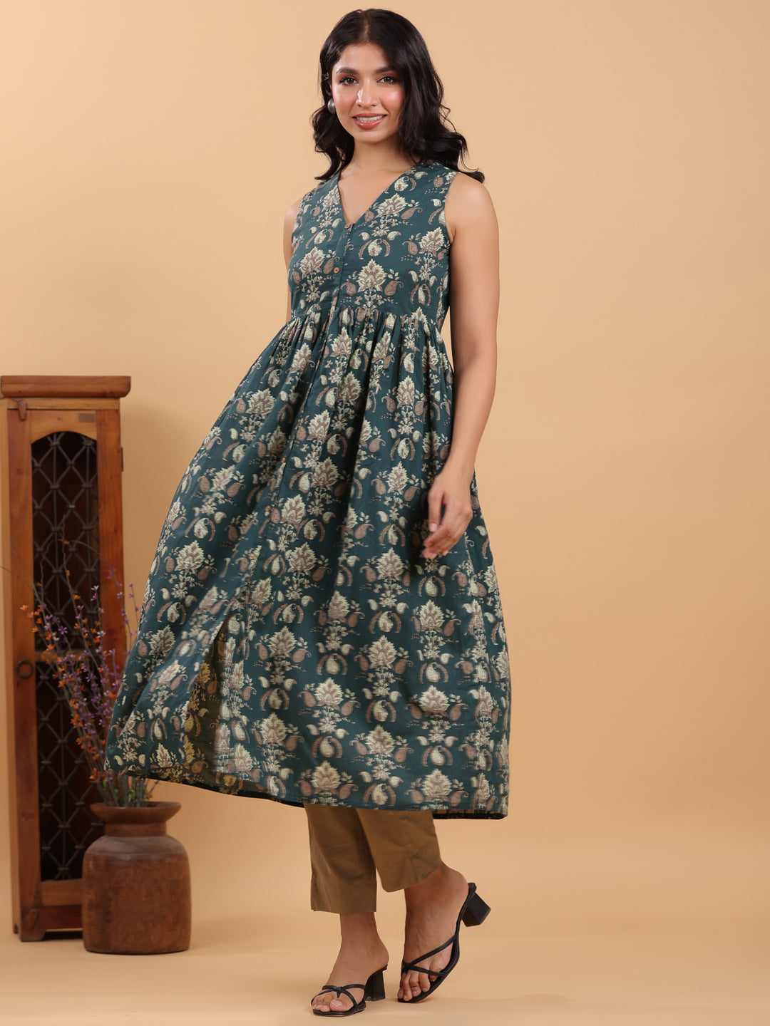 Janasya Dark Green Cambric Ethnic Motifs Kurta - Swadesiicart