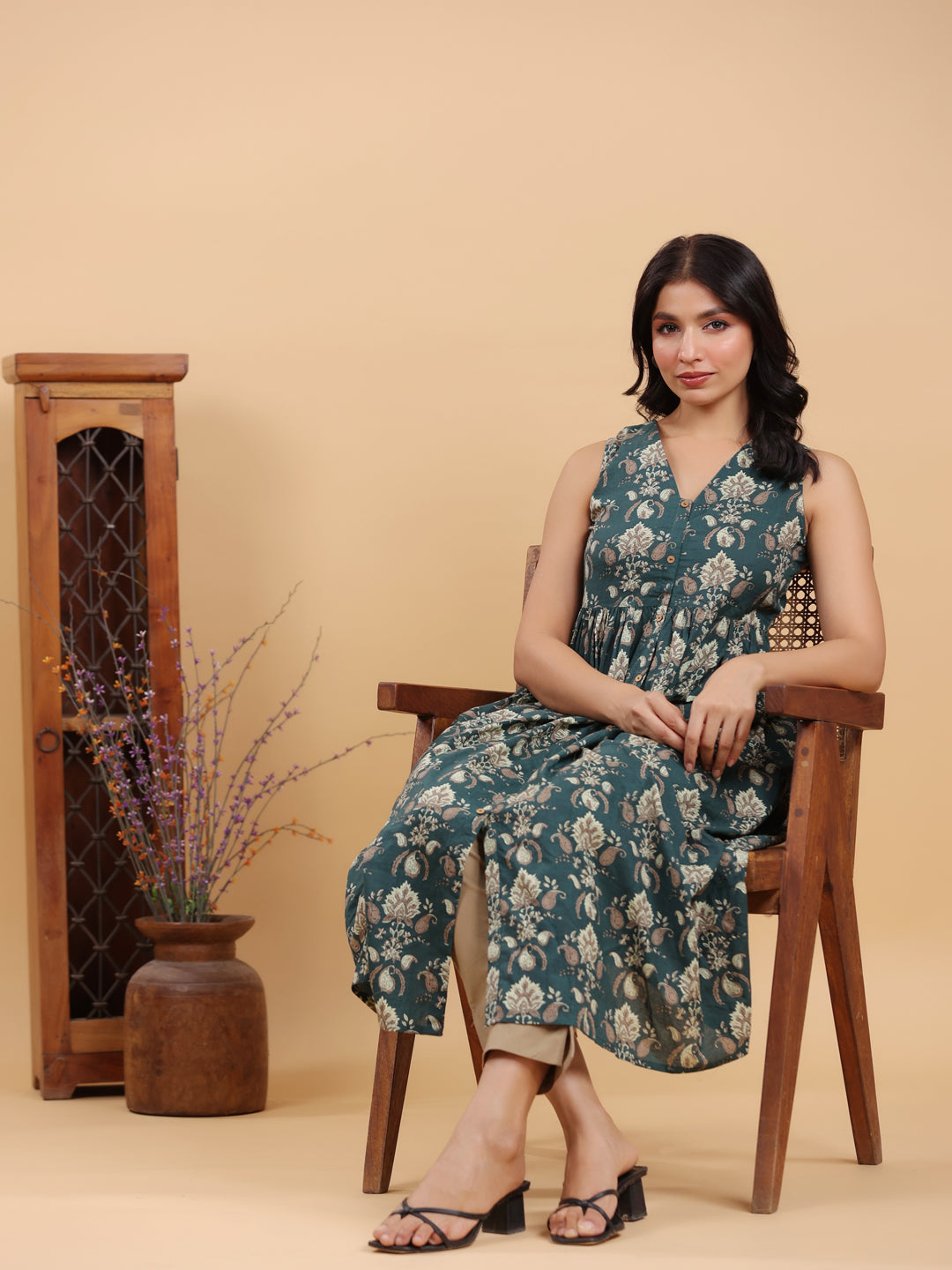 Janasya Dark Green Cambric Ethnic Motifs Kurta - Swadesiicart