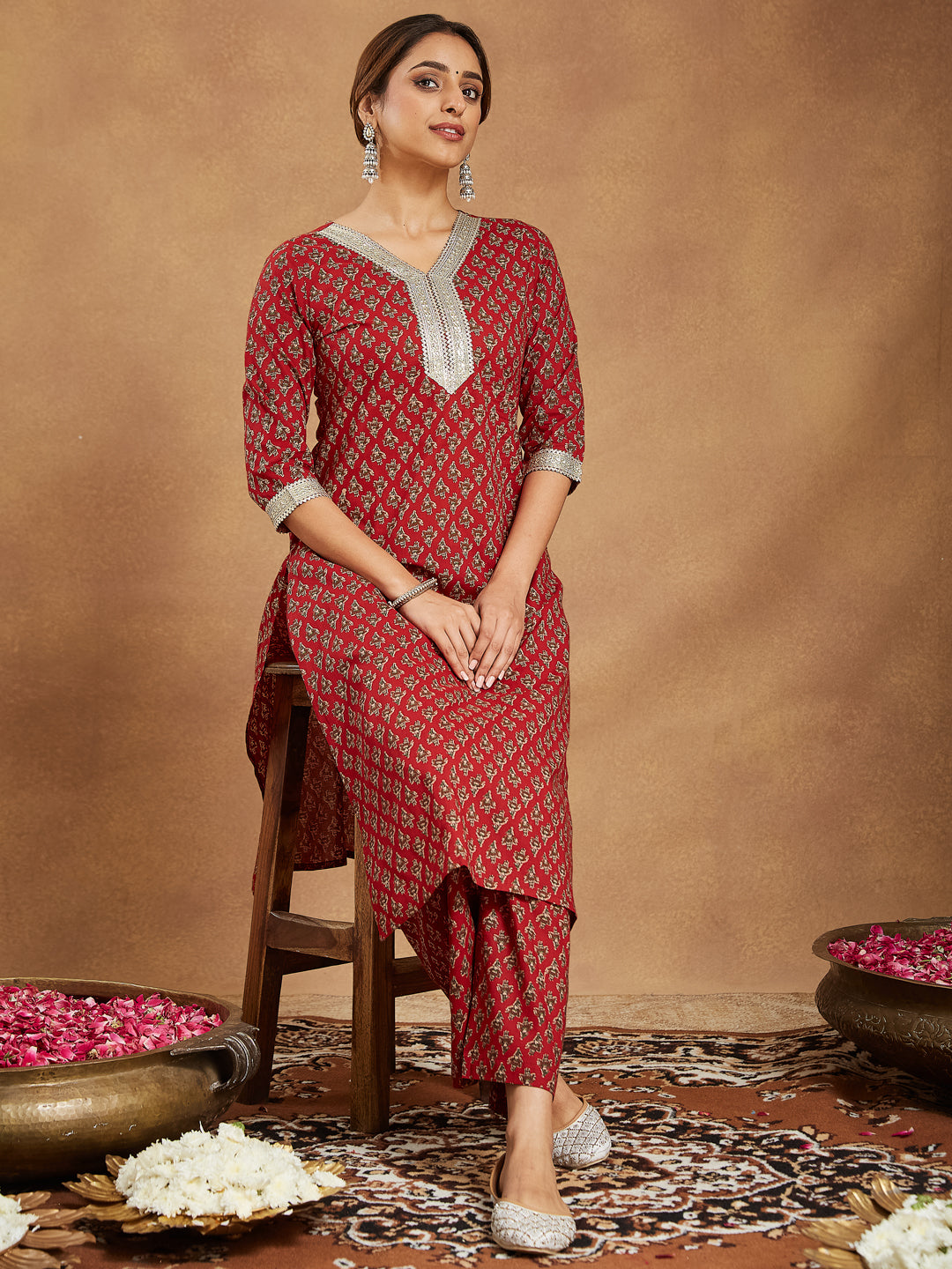 Janasya Dark Cotton Floral Straight Kurta Set | Swadesiicart
