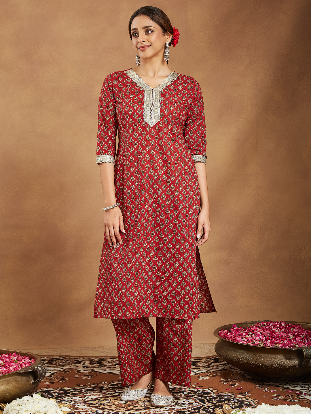 Janasya Dark Cotton Floral Straight Kurta Set | Swadesiicart