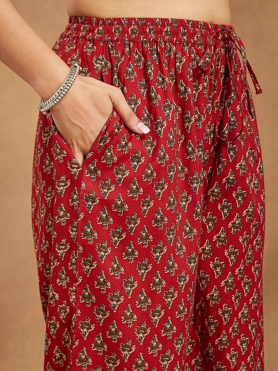 Janasya Dark Cotton Floral Straight Kurta Set | Swadesiicart