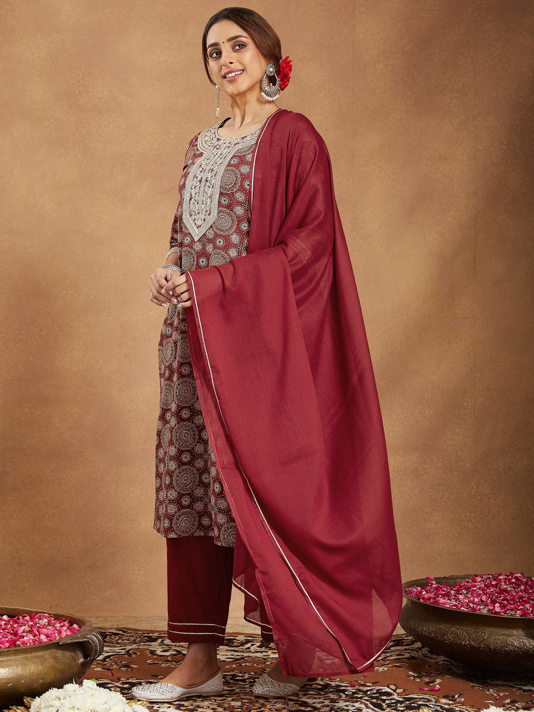 Janasya Dark Cotton Ethnic Motifs Straight Kurta Set | Swadesiicart