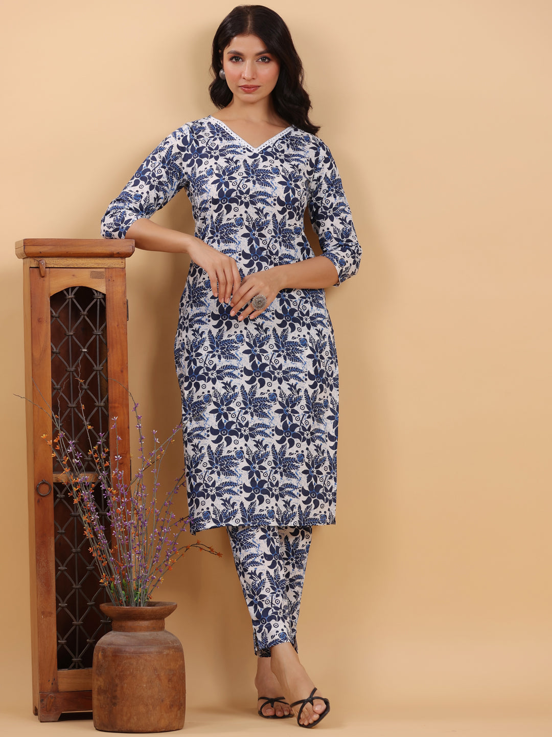 Janasya Light Cotton Floral Straight Kurta Set | Swadesiicart