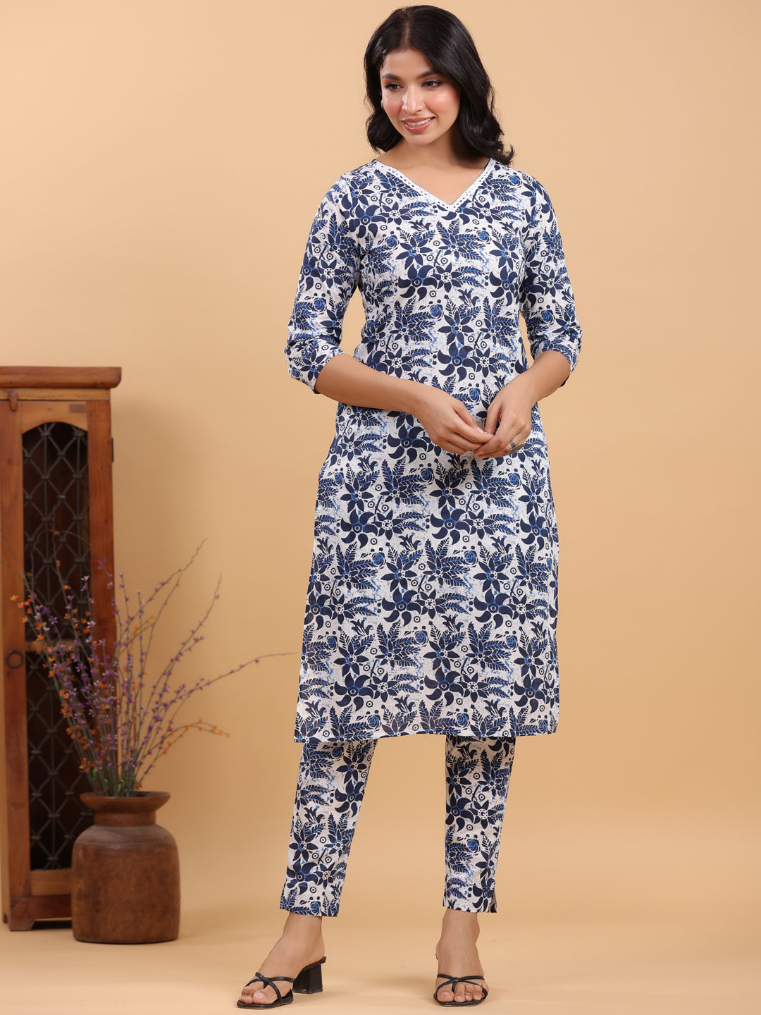 Janasya Light Cotton Floral Straight Kurta Set | Swadesiicart