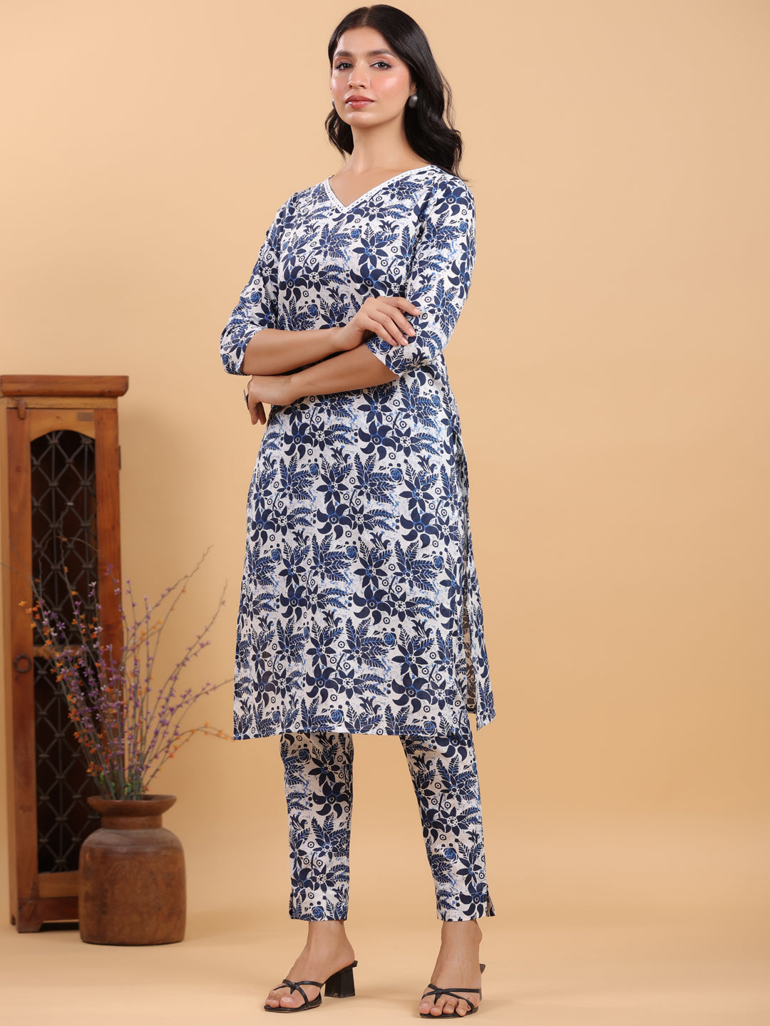 Janasya Light Cotton Floral Straight Kurta Set | Swadesiicart
