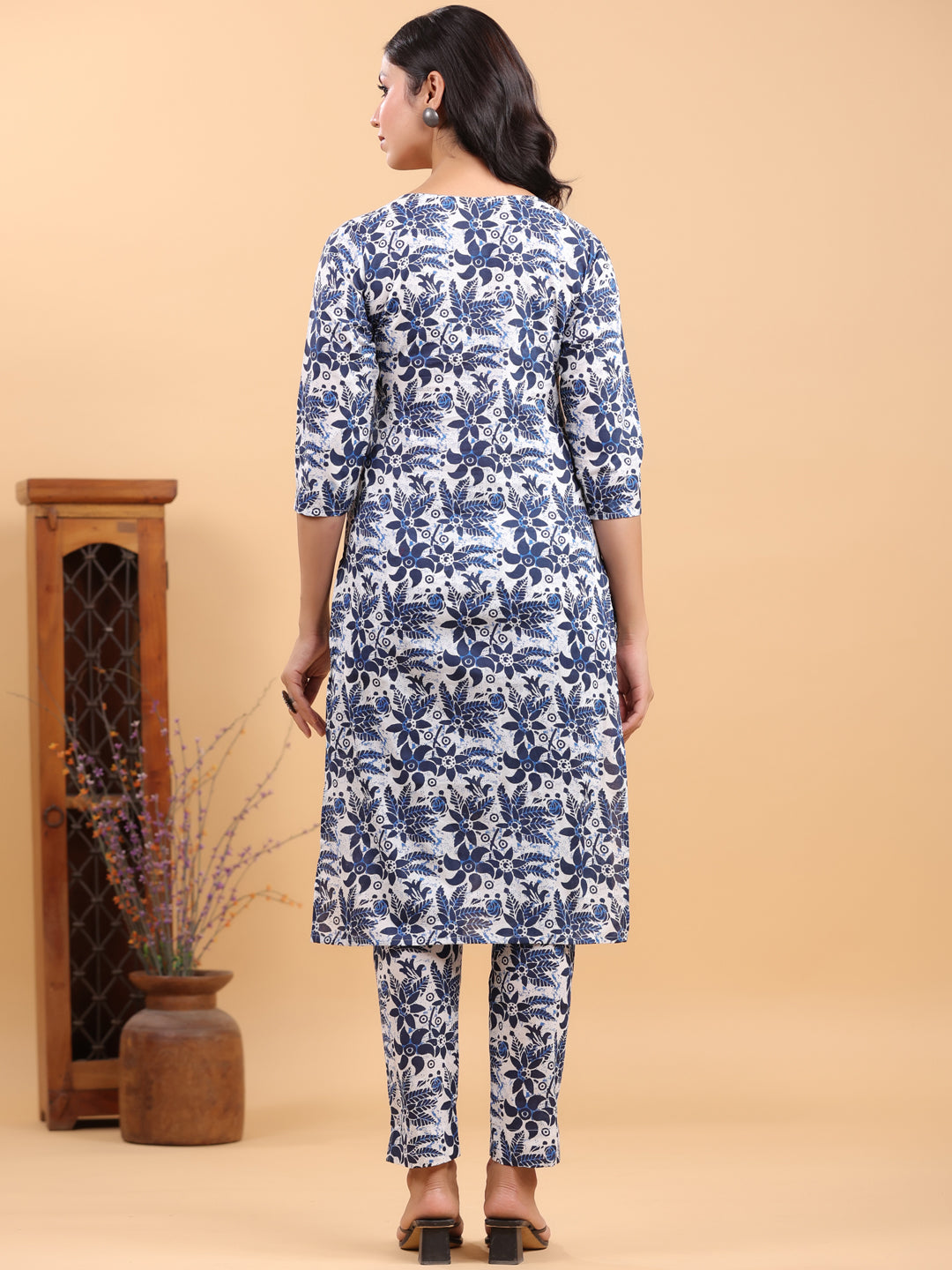 Janasya Light Cotton Floral Straight Kurta Set | Swadesiicart
