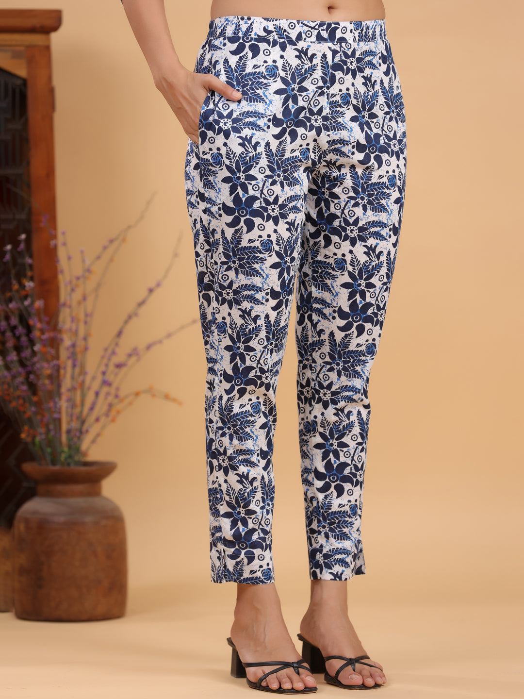 Janasya Light Cotton Floral Straight Kurta Set | Swadesiicart