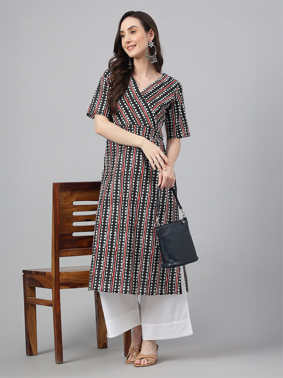 Janasya Dark Cotton Geometric Straight Kurta - Swadesiicart
