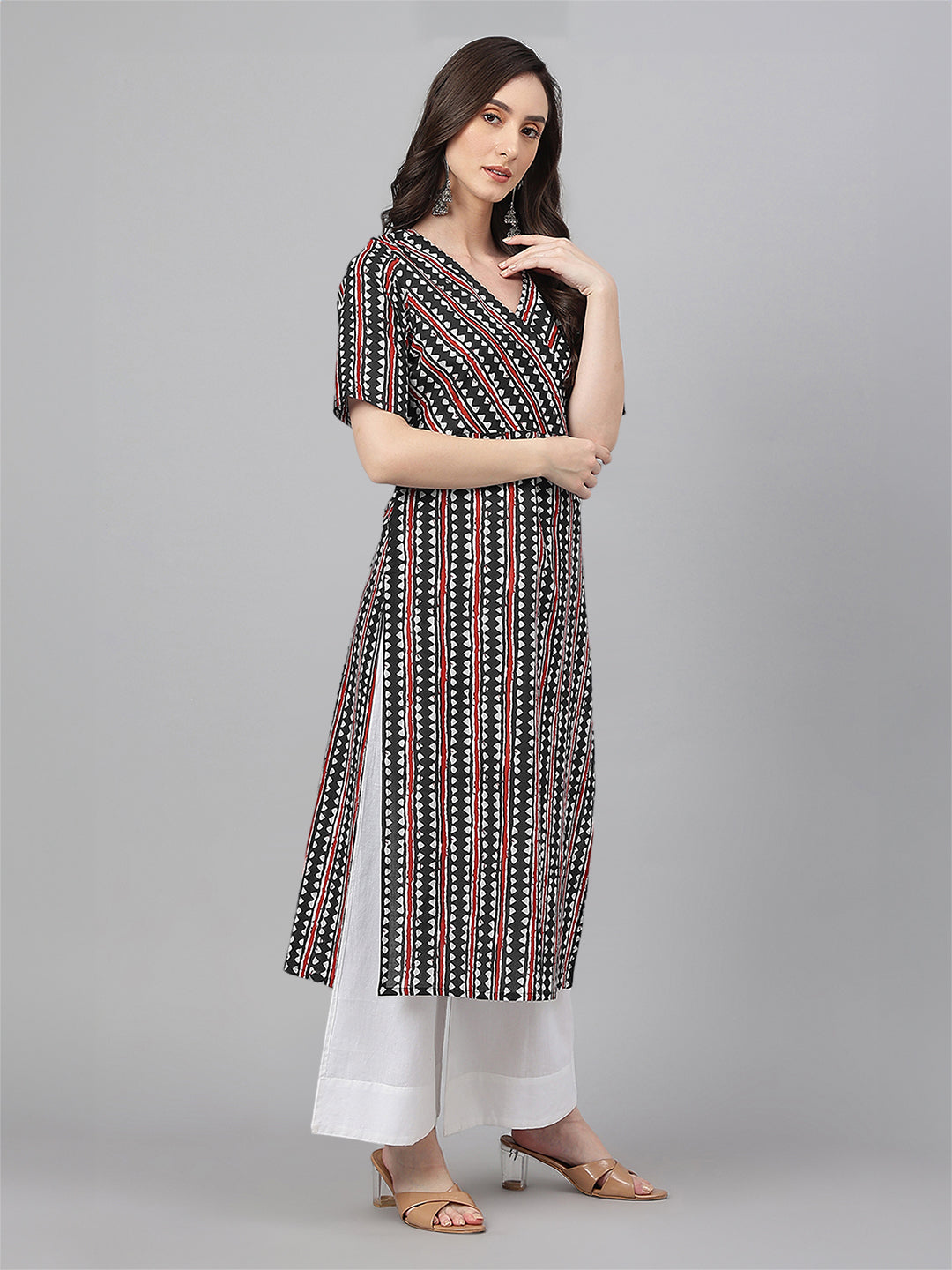 Janasya Dark Cotton Geometric Straight Kurta - Swadesiicart