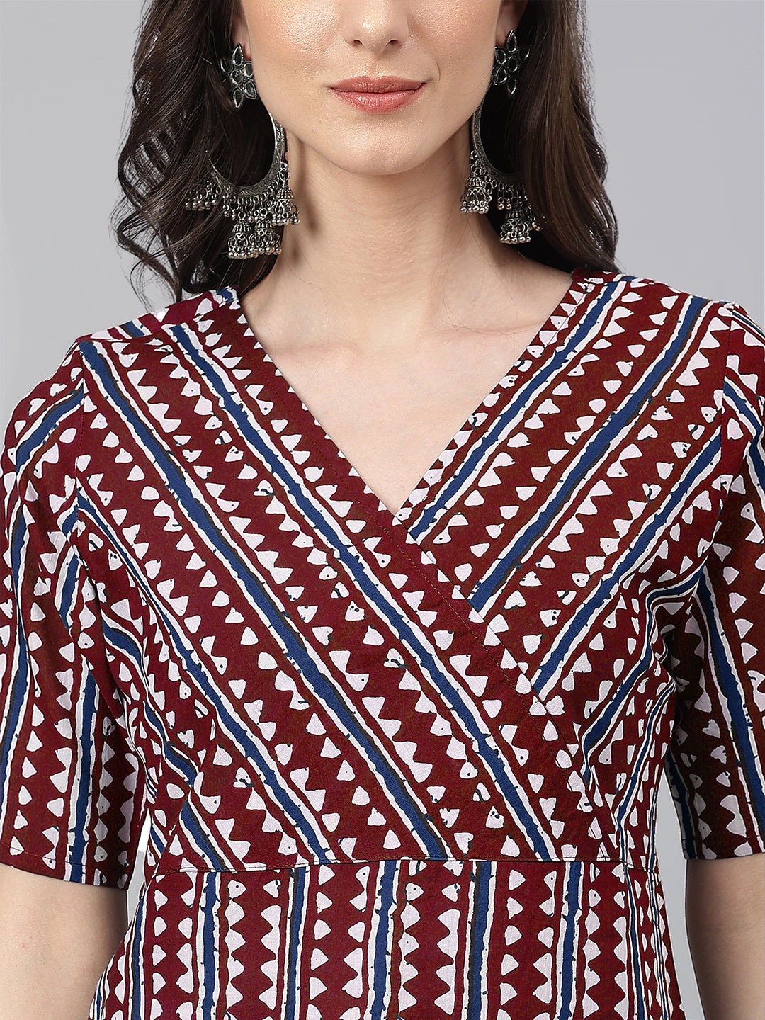 Janasya Dark Cotton Geometric Straight Kurta - Swadesiicart