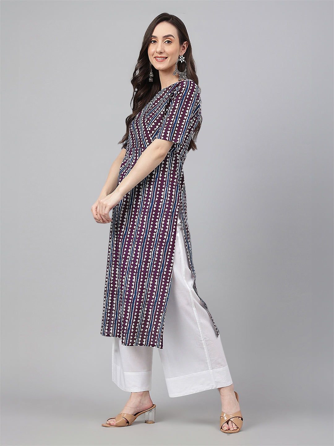 Janasya Dark Cotton Geometric Straight Kurta - Swadesiicart