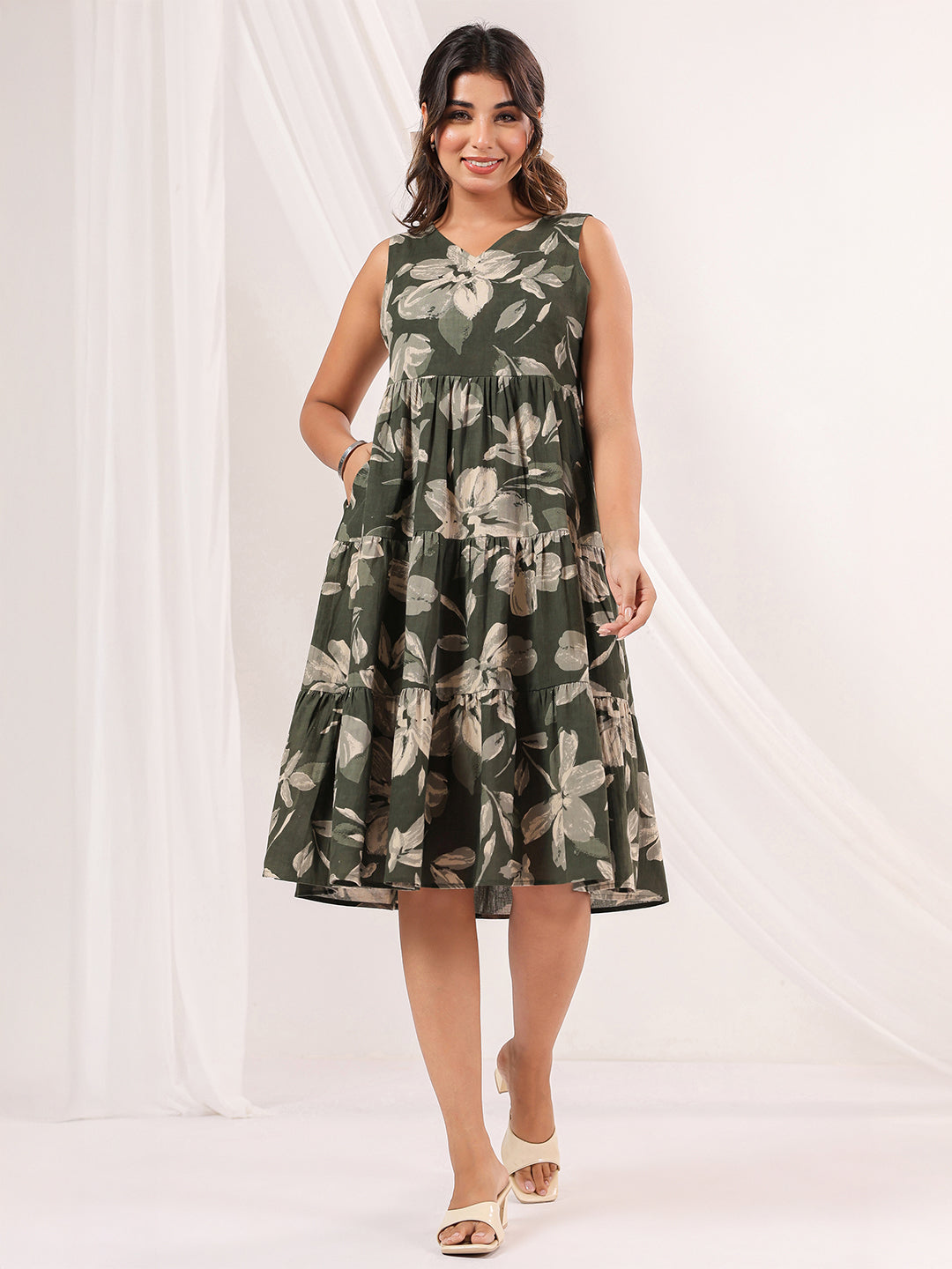 Janasya Dark Cotton Floral Tiered Dress | Swadesiicart