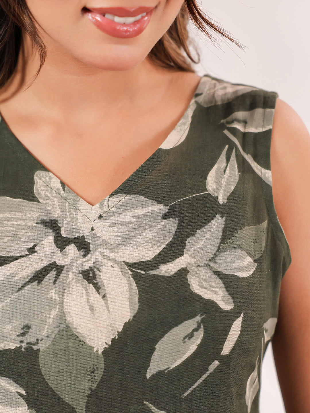 Janasya Dark Cotton Floral Tiered Dress | Swadesiicart