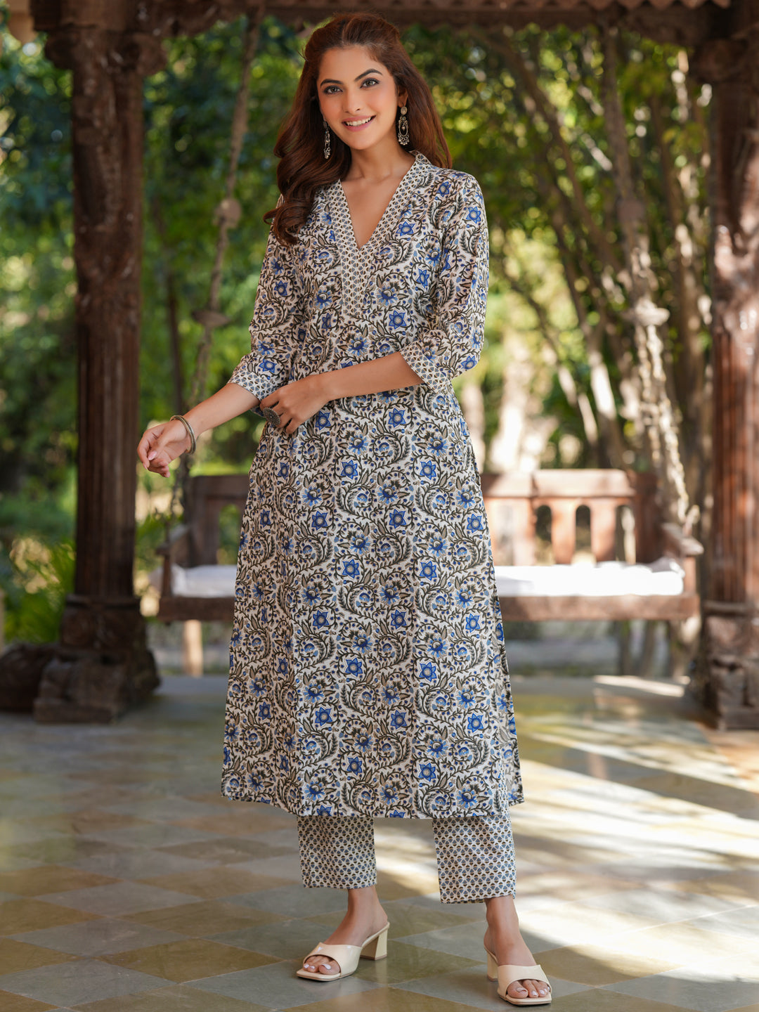 Janasya Light Cotton Floral Straight Kurta Set | Swadesiicart