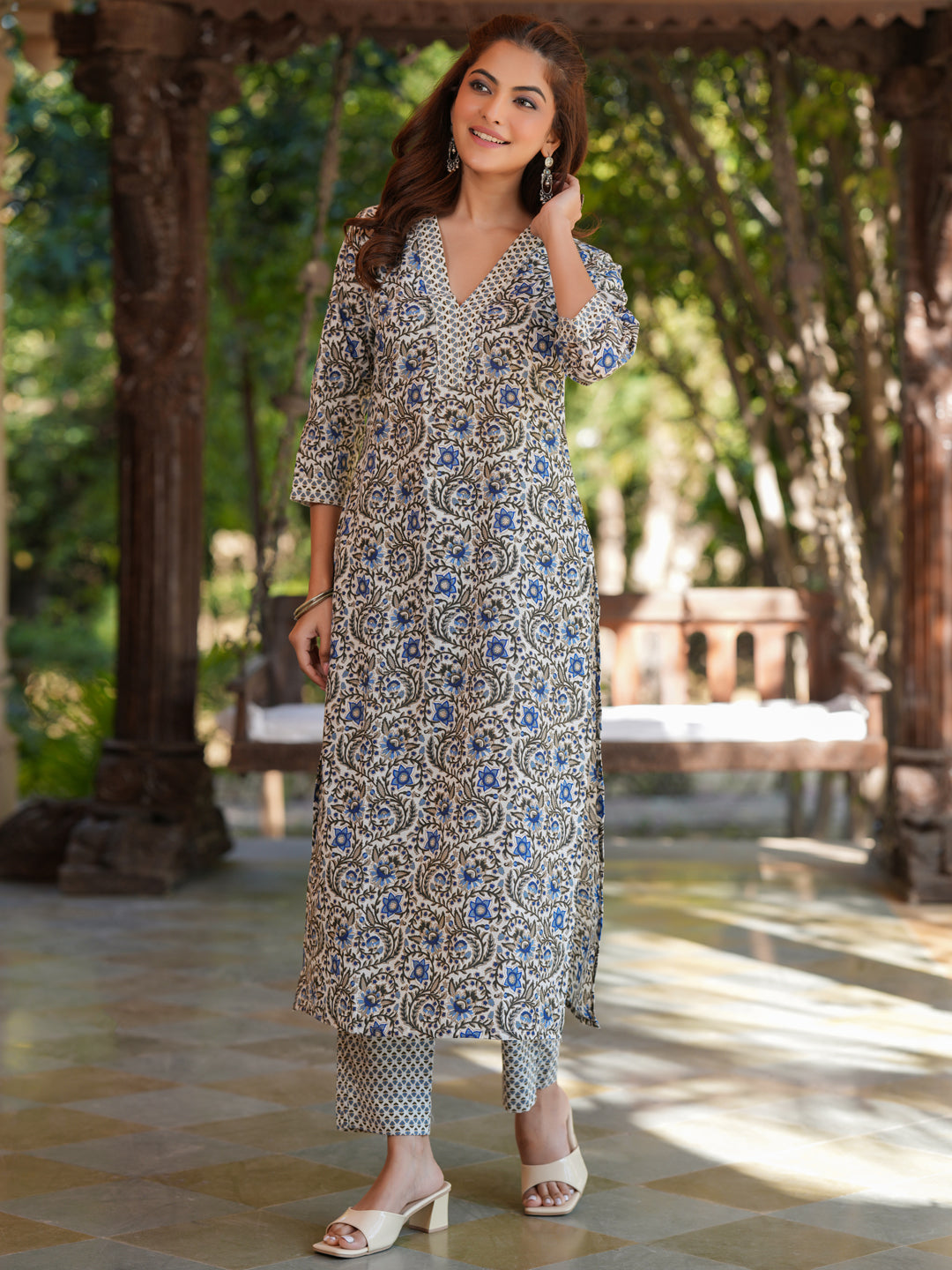 Janasya Light Cotton Floral Straight Kurta Set | Swadesiicart
