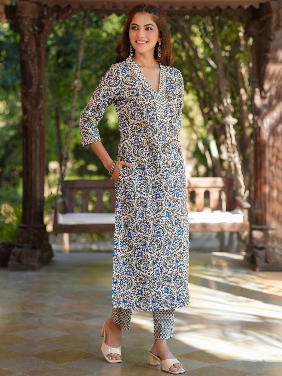 Janasya Light Cotton Floral Straight Kurta Set | Swadesiicart