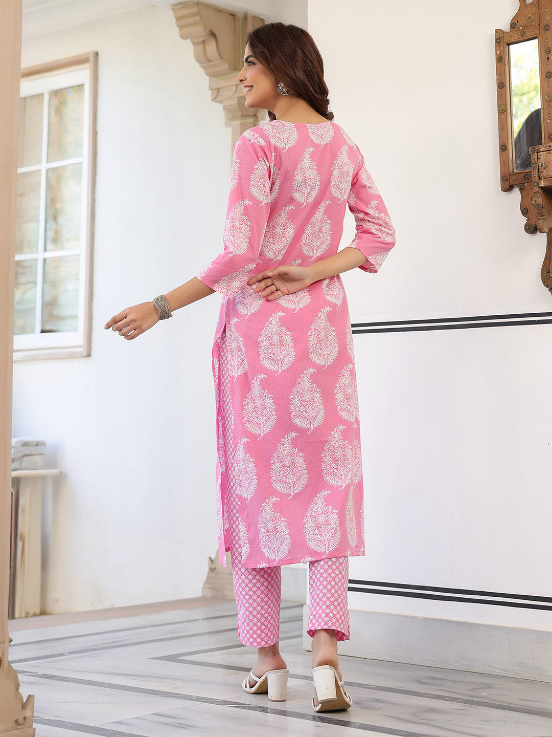 Janasya Light Cotton Ethnic Motifs Straight Kurta Set | Swadesiicart
