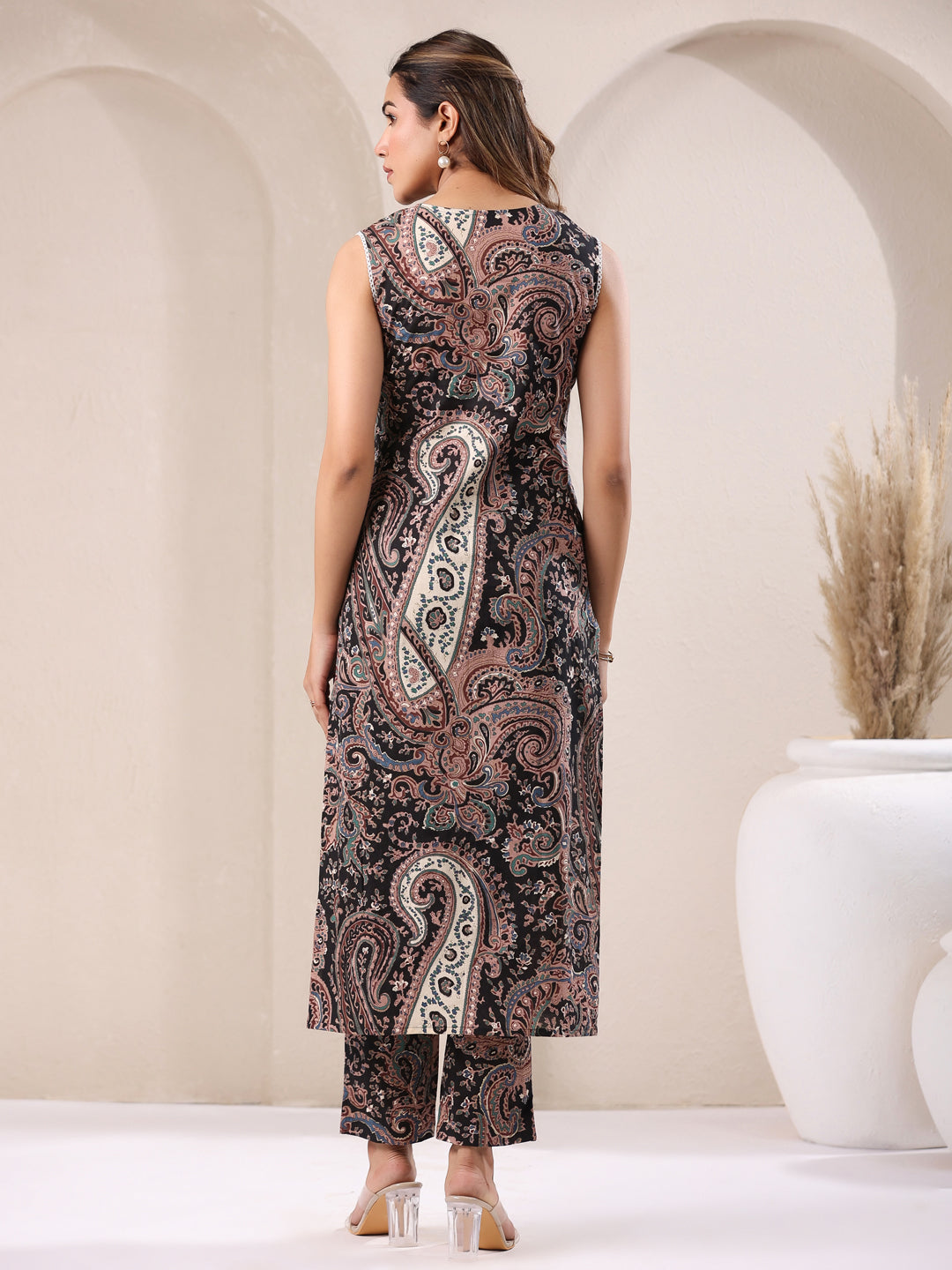 Janasya Dark Cotton Paisley Straight Kurta Set | Swadesiicart