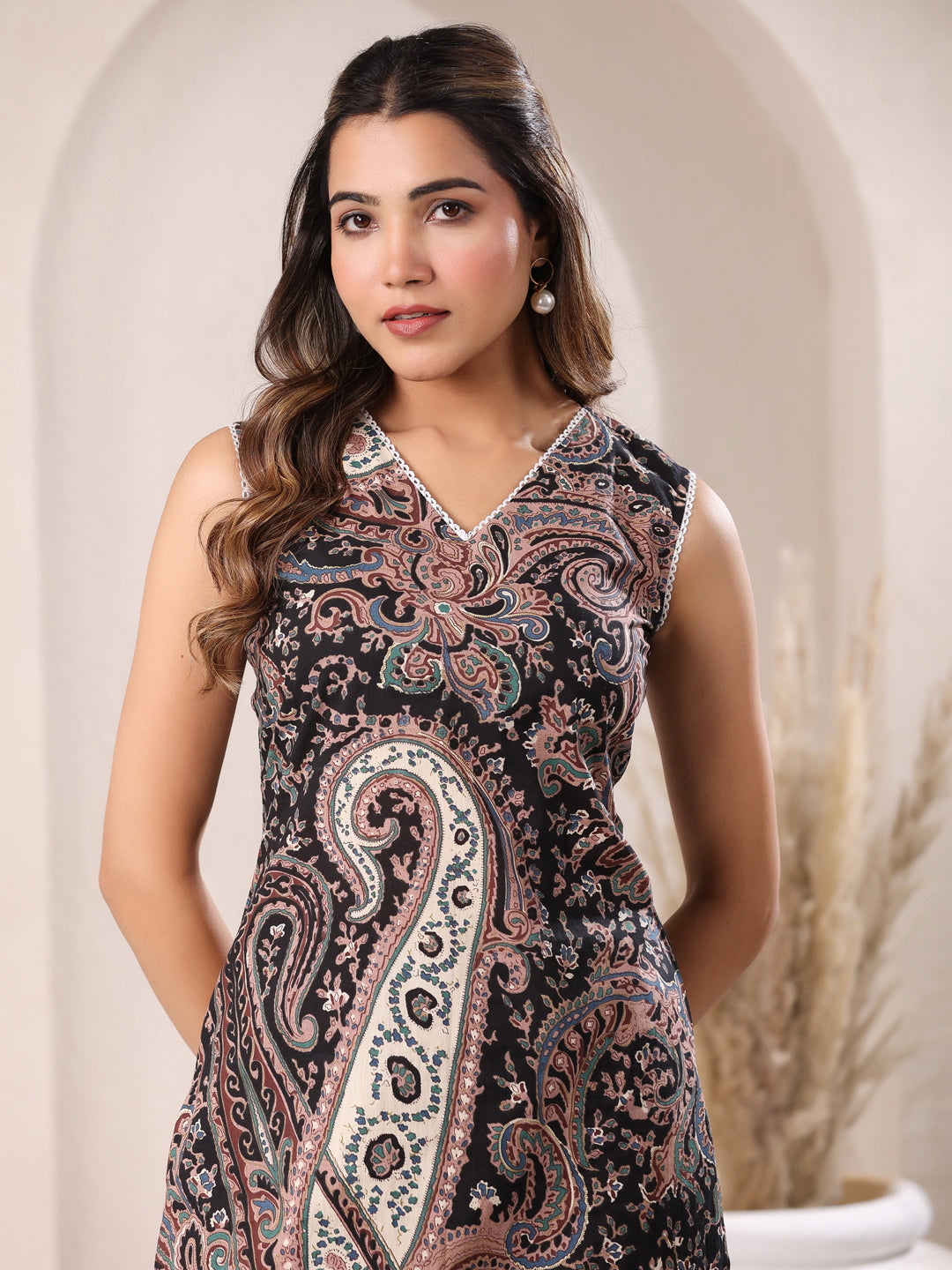 Janasya Dark Cotton Paisley Straight Kurta Set | Swadesiicart