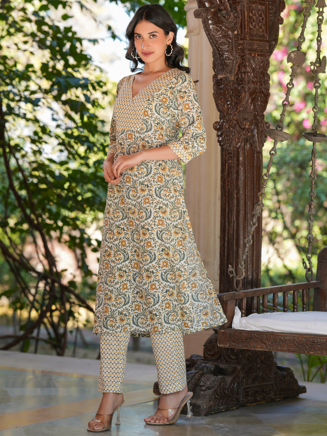 Janasya Light Cotton Floral Straight Kurta Set | Swadesiicart