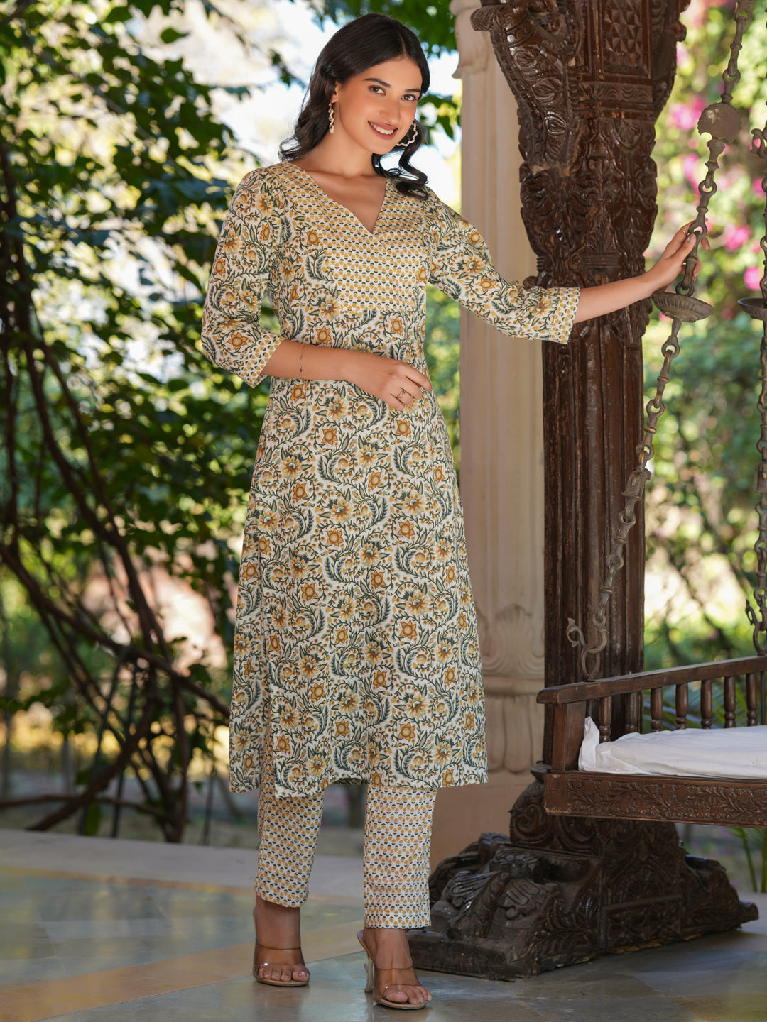 Janasya Light Cotton Floral Straight Kurta Set | Swadesiicart