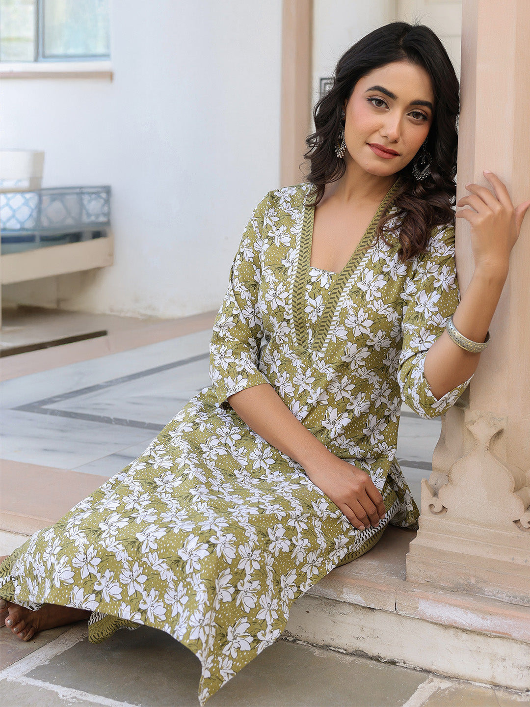 Janasya Dark Cotton Floral Straight Kurta Set | Swadesiicart