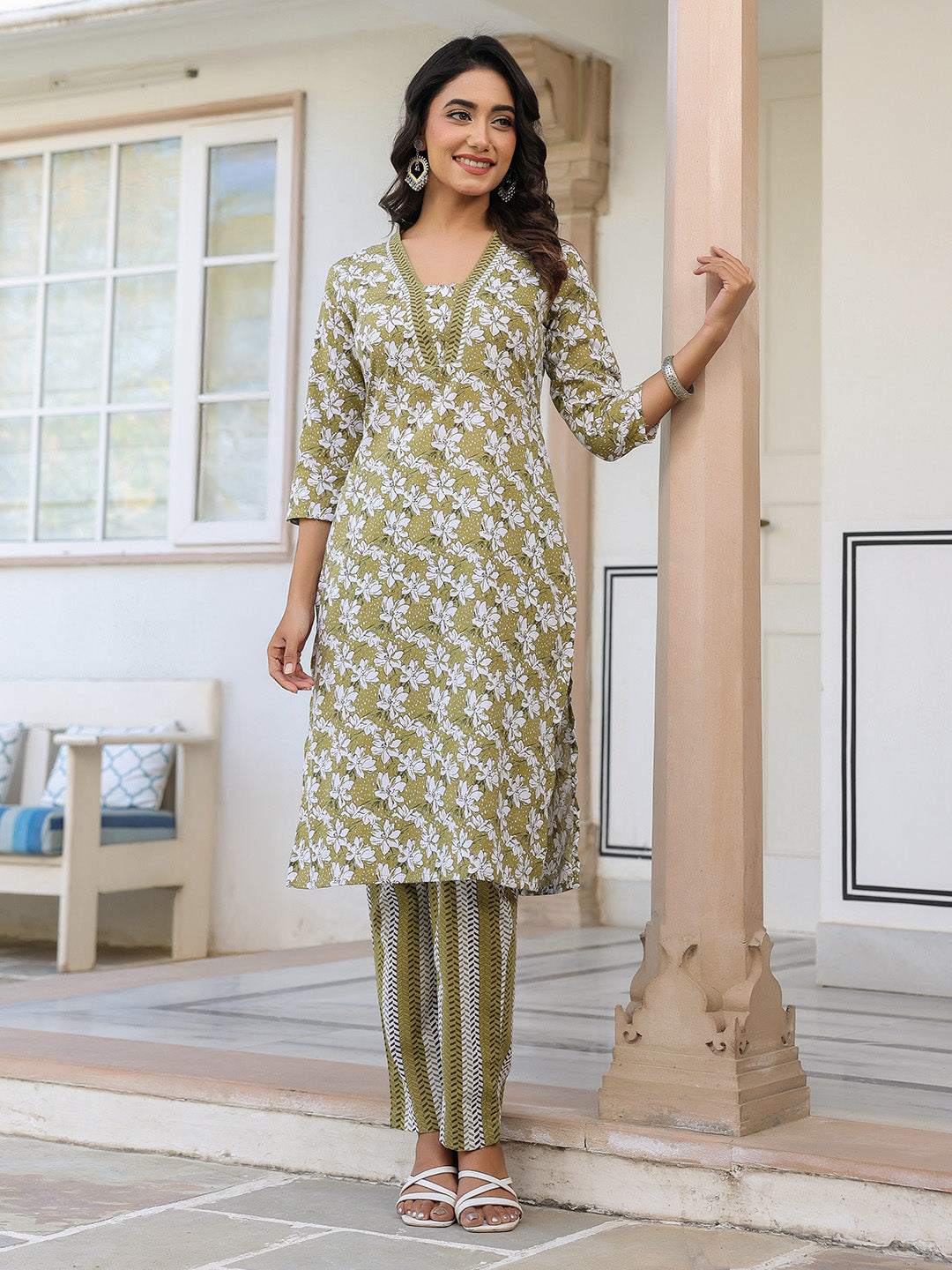 Janasya Dark Cotton Floral Straight Kurta Set | Swadesiicart