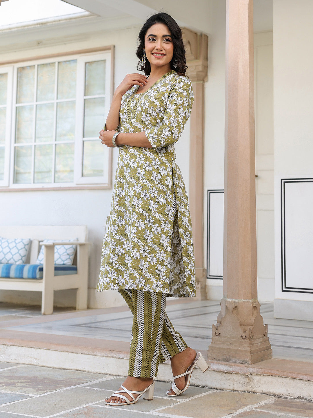 Janasya Dark Cotton Floral Straight Kurta Set | Swadesiicart