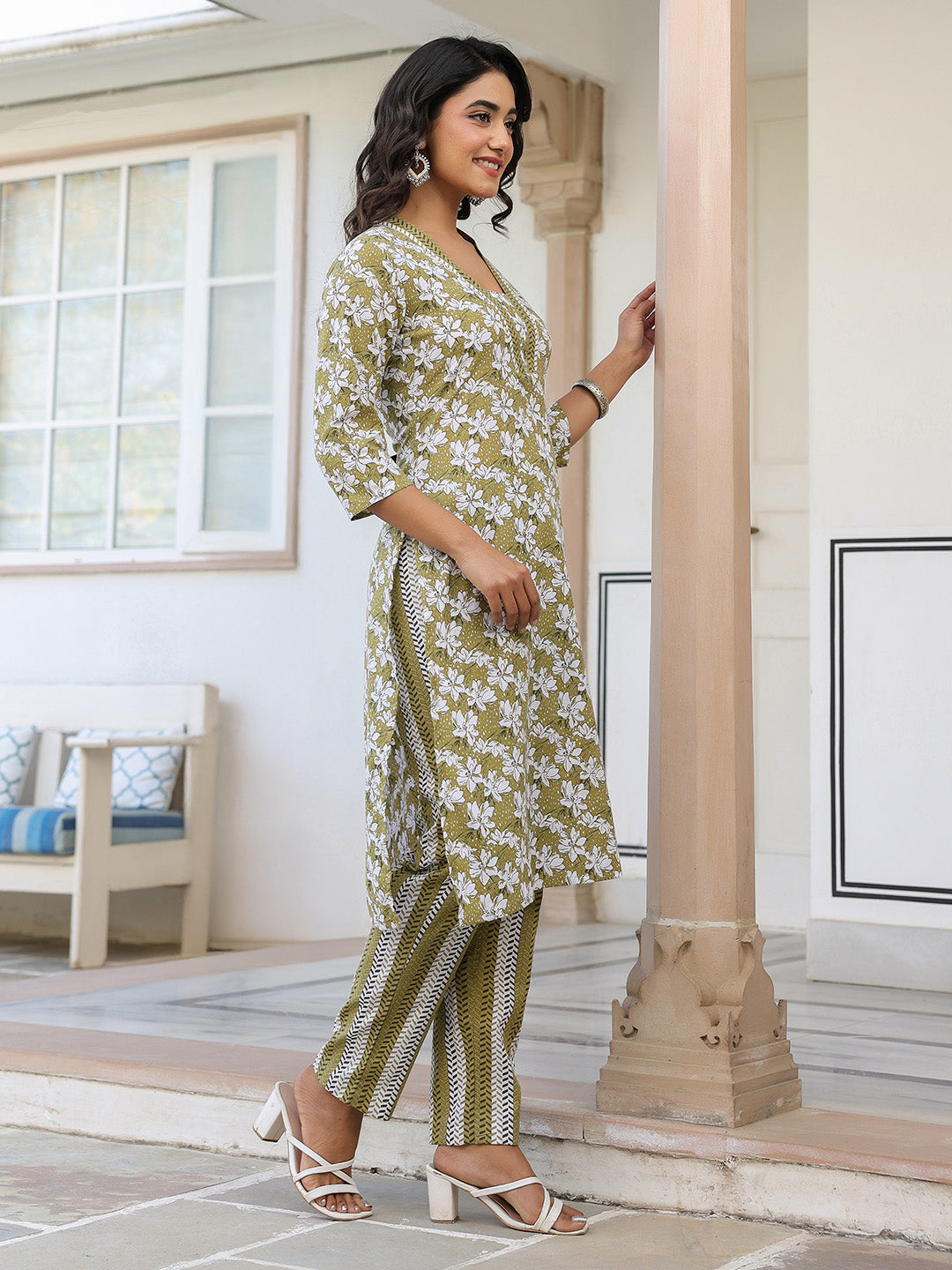 Janasya Dark Cotton Floral Straight Kurta Set | Swadesiicart