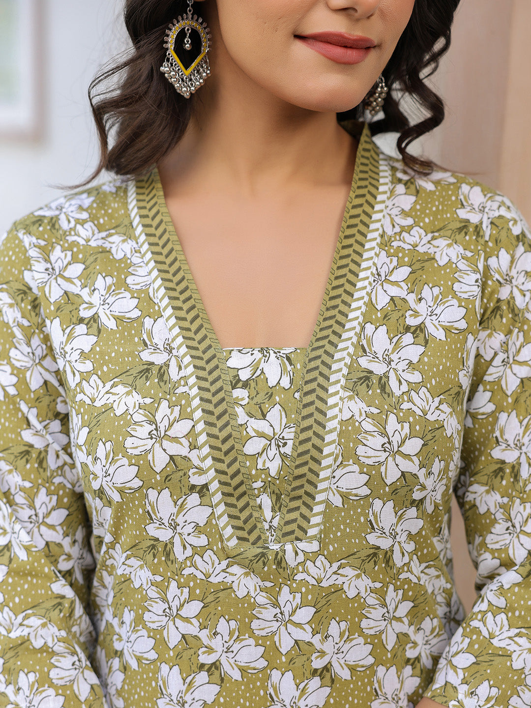 Janasya Dark Cotton Floral Straight Kurta Set | Swadesiicart