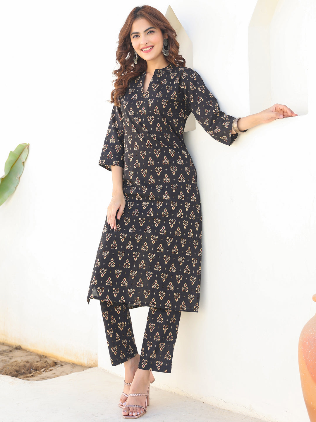 Janasya Dark Cotton Floral Straight Kurta Set | Swadesiicart