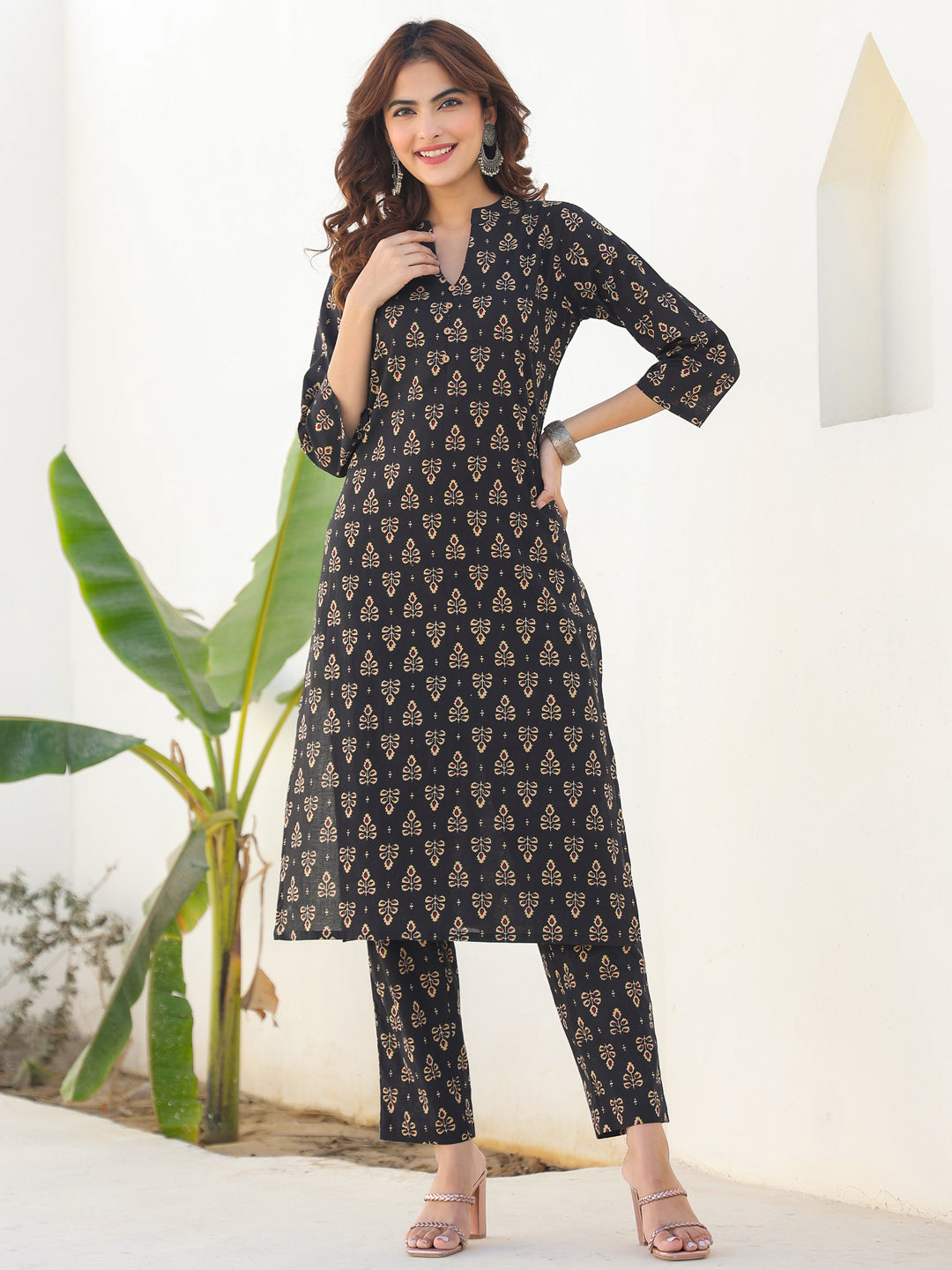Janasya Dark Cotton Floral Straight Kurta Set | Swadesiicart